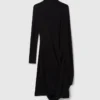 Asymmetrisk cape-midiklänning