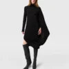 Asymmetrisk cape-midiklänning