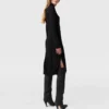 Asymmetrisk cape-midiklänning
