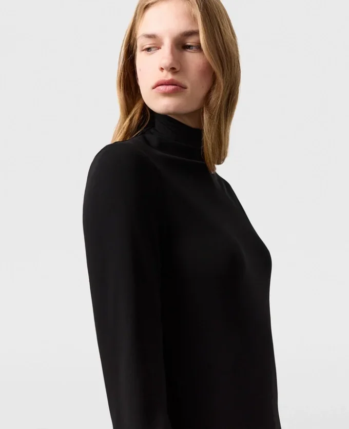 Asymmetrisk cape-midiklänning