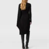 Asymmetrisk cape-midiklänning