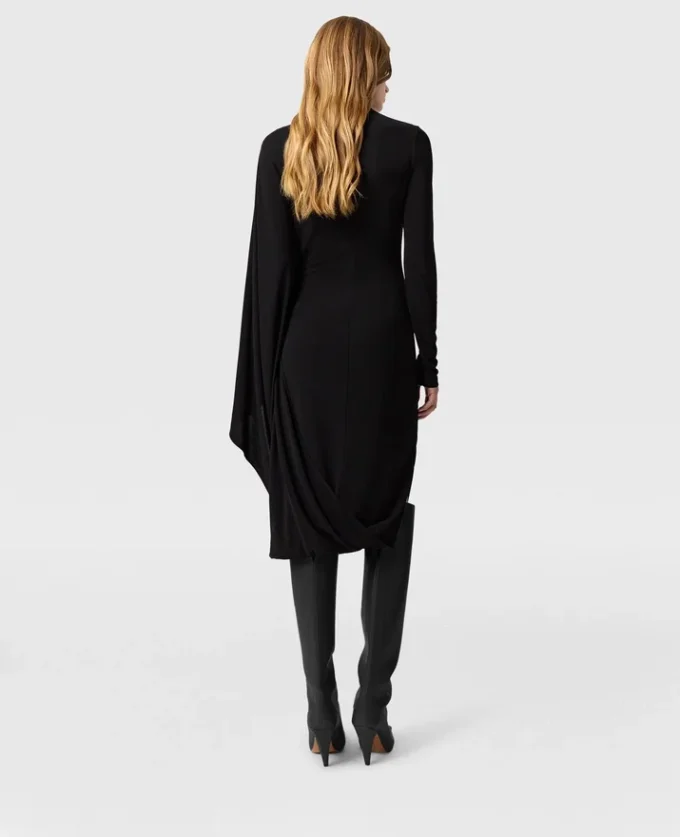 Asymmetrisk cape-midiklänning