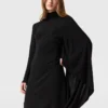 Asymmetrisk cape-midiklänning