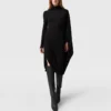Asymmetrisk cape-midiklänning