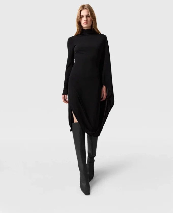 Asymmetrisk cape-midiklänning