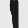 Asymmetrisk maxiklänning med cape Asymmetrisk maxiklänning med cape