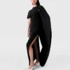 Asymmetrisk maxiklänning med cape Asymmetrisk maxiklänning med cape