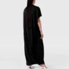 Asymmetrisk maxiklänning med cape Asymmetrisk maxiklänning med cape