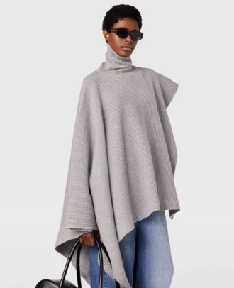Asymmetrisk poncho med hög hals i stickat