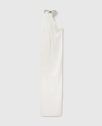 Asymmetrisk satinklänning med halterneck och dekorationer