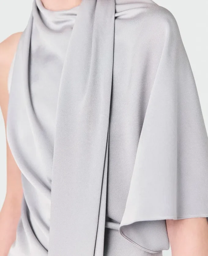 Asymmetrisk topp med knytning i halsen Asymmetrisk topp med knytning i halsen