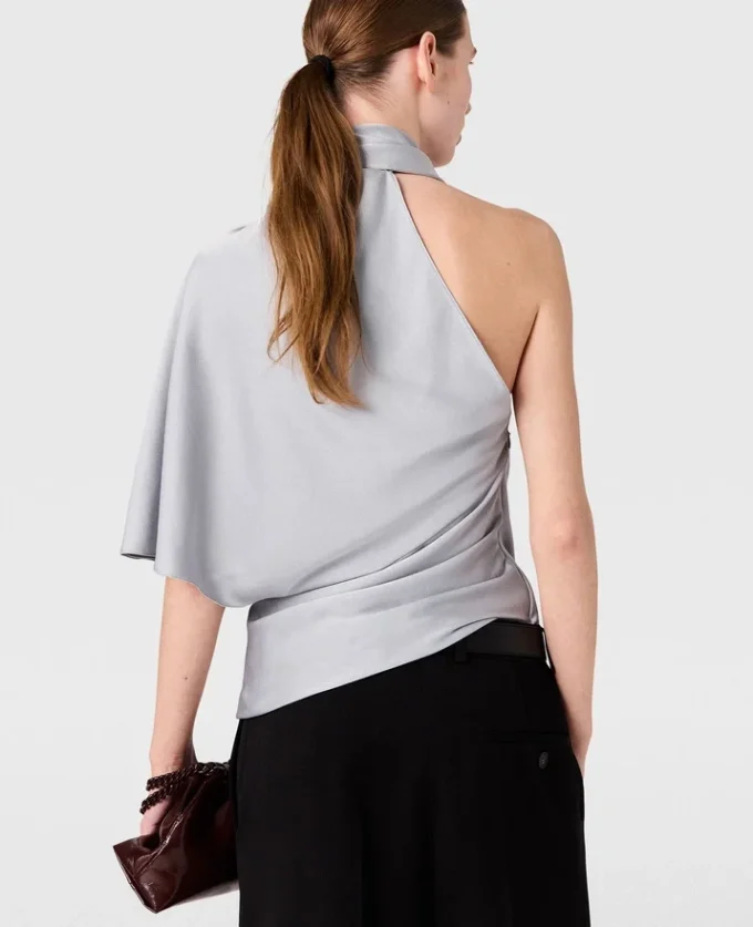 Asymmetrisk topp med knytning i halsen Asymmetrisk topp med knytning i halsen