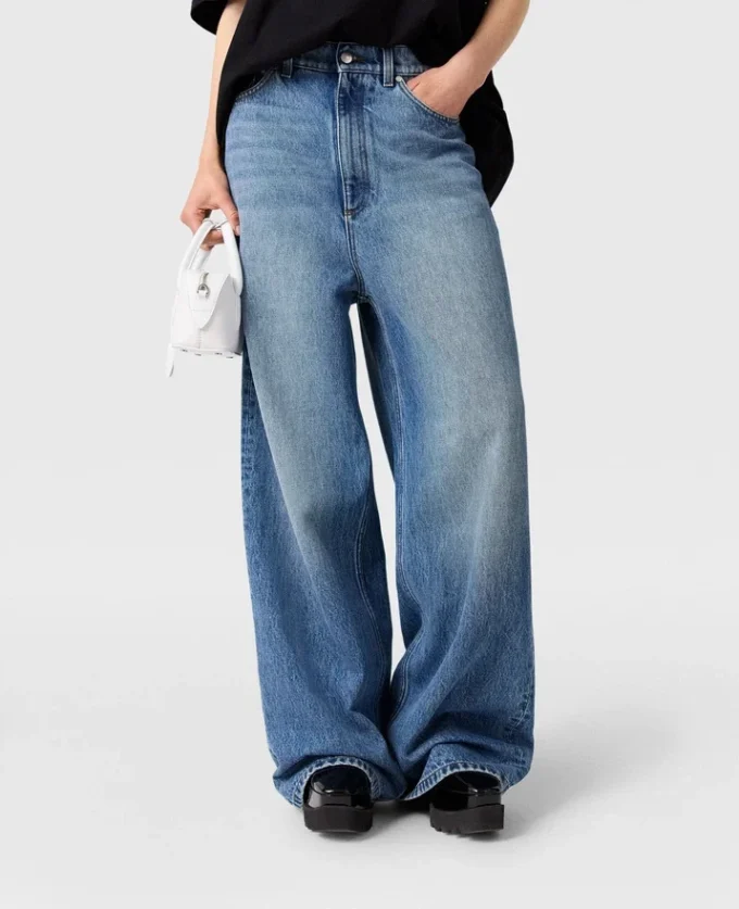 Blekta högmidjade jeans med vida ben