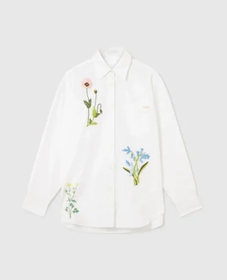 Blommig broderad skjorta