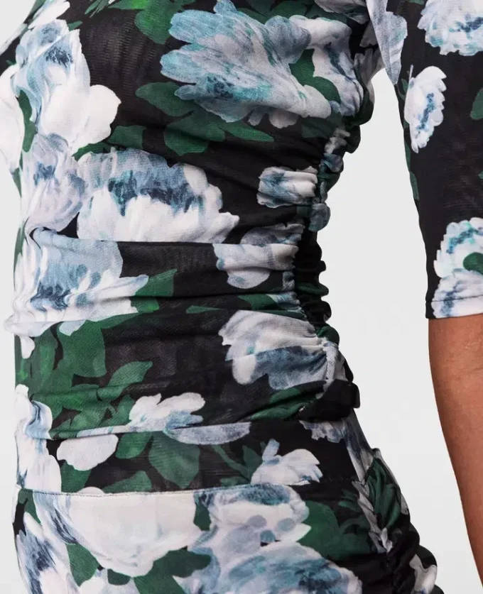 Blommig mesh-top med trekvartsärmar Blommig mesh-top med trekvartsärmar