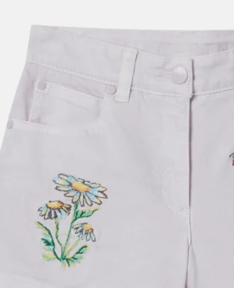 Blommiga broderade shorts