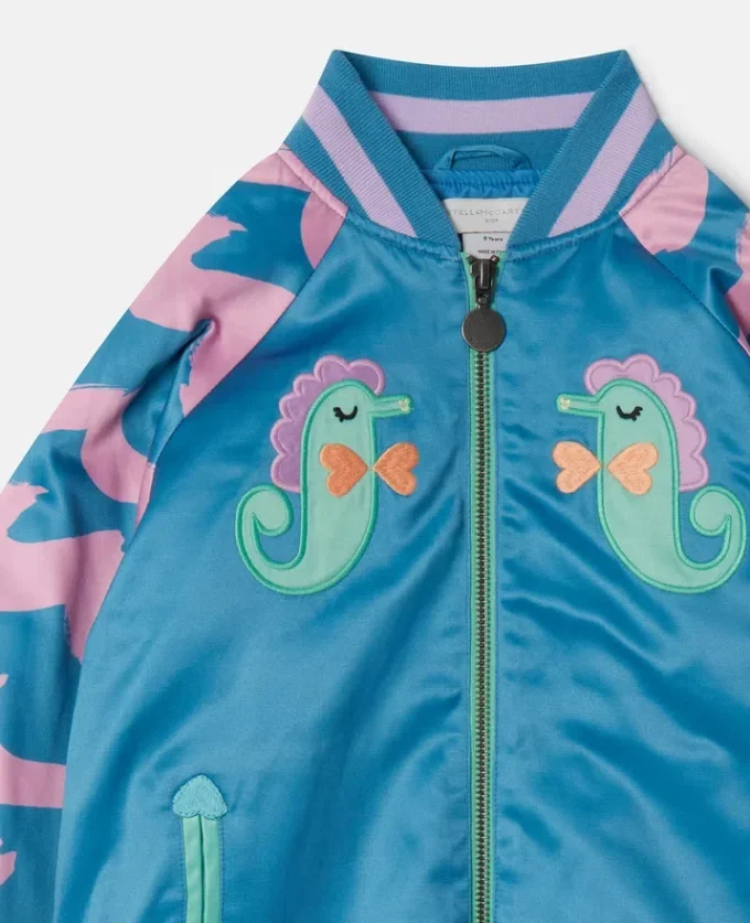 Bomberjacka i satin med broderad sjöhäst Bomberjacka i satin med broderad sjöhäst