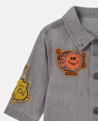 Broderad jeansjacka med musikmotiv
