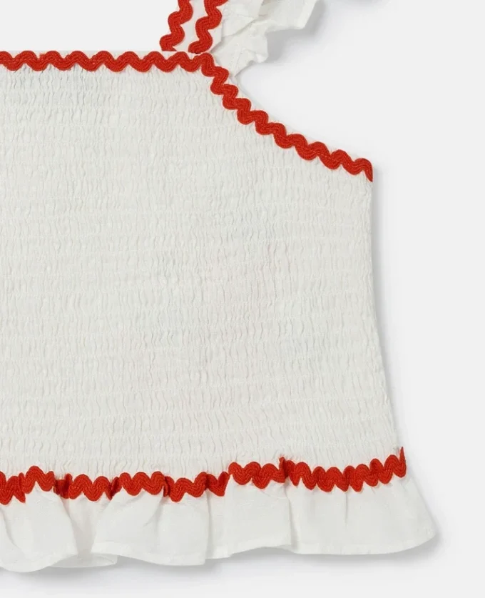 Broderad topp med korta ärmar och jordgubbsmotiv Broderad topp med korta ärmar och jordgubbsmotiv
