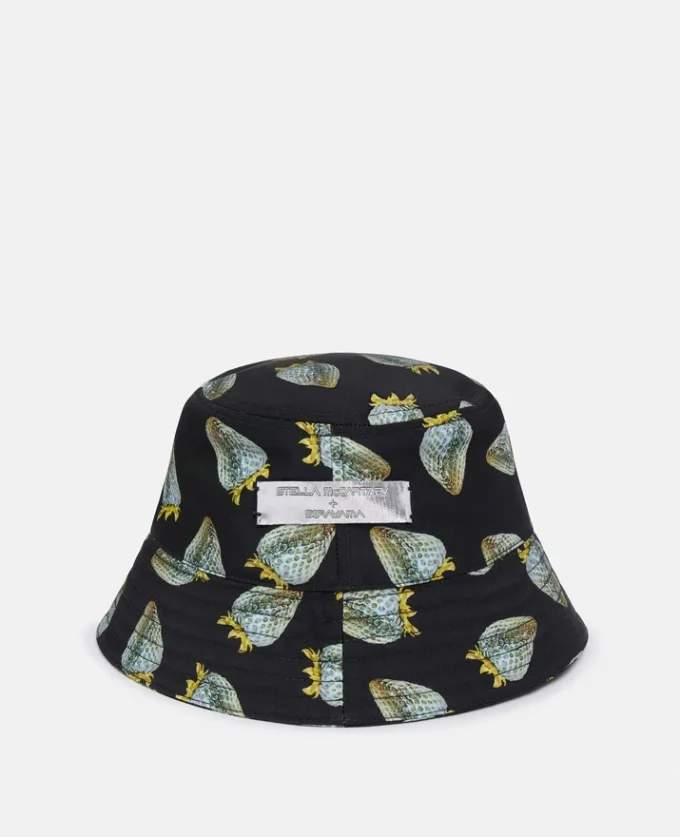 Bucket hat i regenererad nylon med jordgubbsmönster Bucket hat i regenererad nylon med jordgubbsmönster