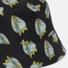 Bucket hat i regenererad nylon med jordgubbsmönster Bucket hat i regenererad nylon med jordgubbsmönster