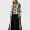 Cloud Leopard Jacquard-trenchcoat med bälte Cloud Leopard Jacquard-trenchcoat med bälte