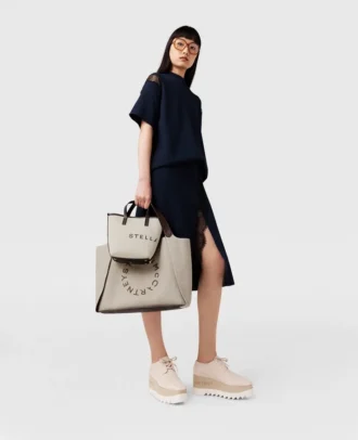 Crossbody-väska i canvas med logotyp