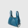Crossbody-väska med dubbla handtag och logotyp Crossbody-väska med dubbla handtag och logotyp