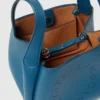 Crossbody-väska med dubbla handtag och logotyp Crossbody-väska med dubbla handtag och logotyp