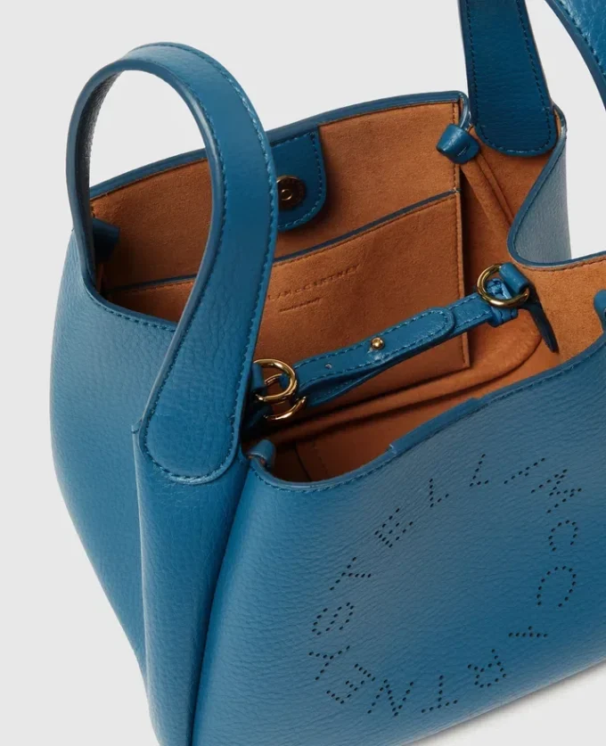 Crossbody-väska med dubbla handtag och logotyp Crossbody-väska med dubbla handtag och logotyp