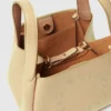 Crossbody-väska med dubbla handtag och logotyp Crossbody-väska med dubbla handtag och logotyp