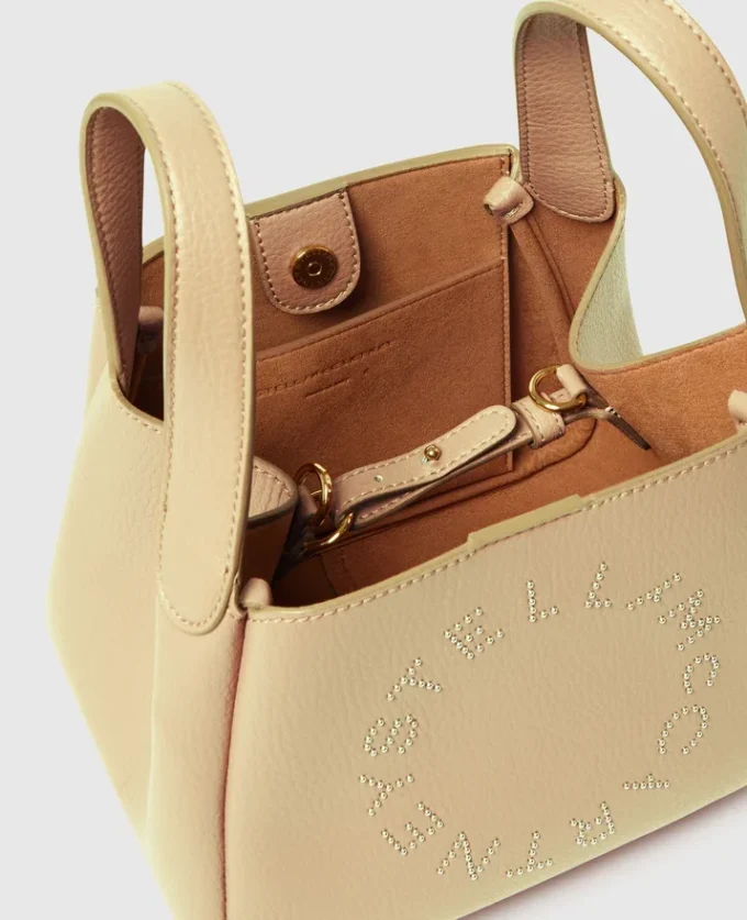 Crossbody-väska med dubbla handtag och logotyp Crossbody-väska med dubbla handtag och logotyp