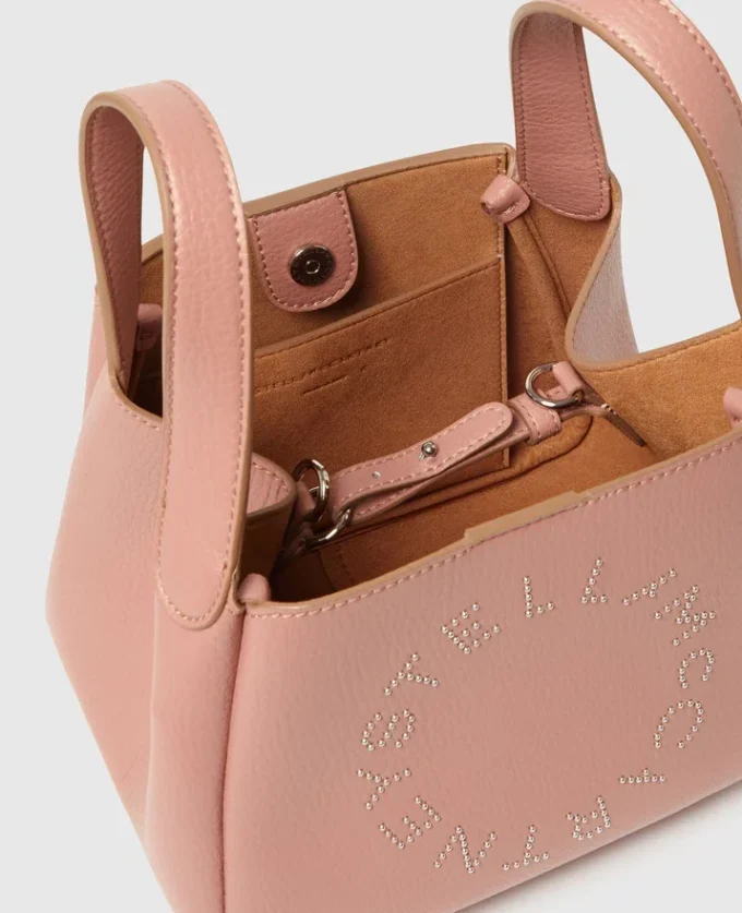 Crossbody-väska med dubbla handtag och logotyp Crossbody-väska med dubbla handtag och logotyp