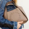 Crossbody-väska med logotyp Crossbody-väska med logotyp