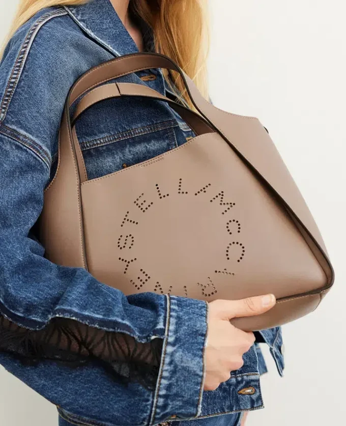 Crossbody-väska med logotyp Crossbody-väska med logotyp