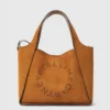 Crossbody-väska med logotyp och handtag