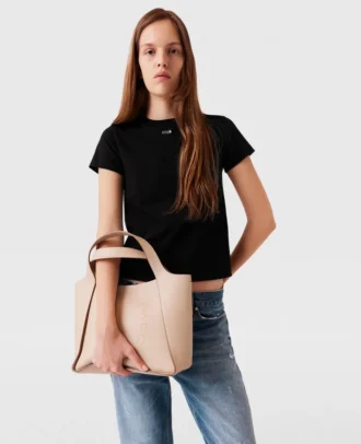 Crossbody-väska med logotyp och handtag