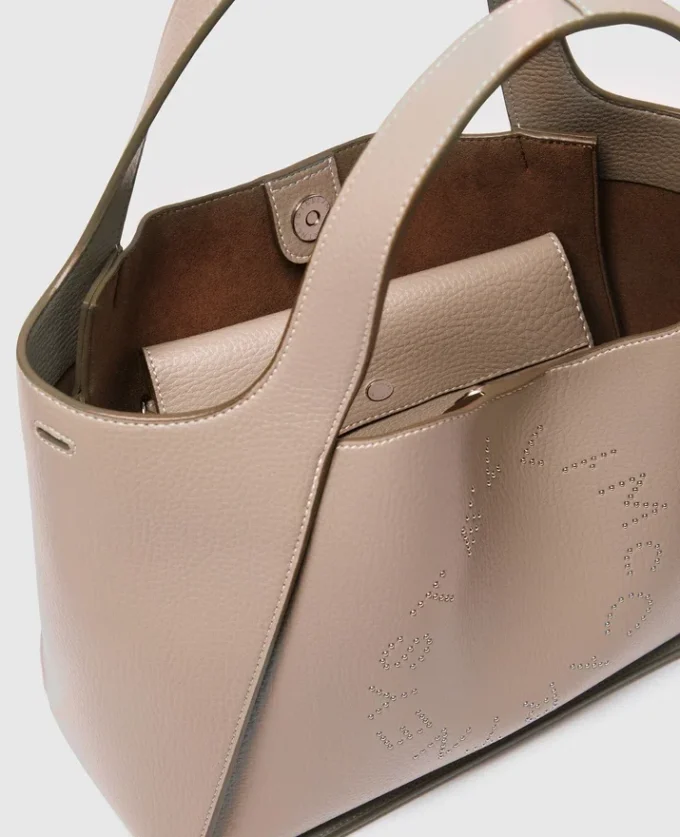 Crossbody-väska med logotyp och handtag Crossbody-väska med logotyp och handtag