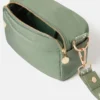 Crossbody-väska med logotyptape Crossbody-väska med logotyptape