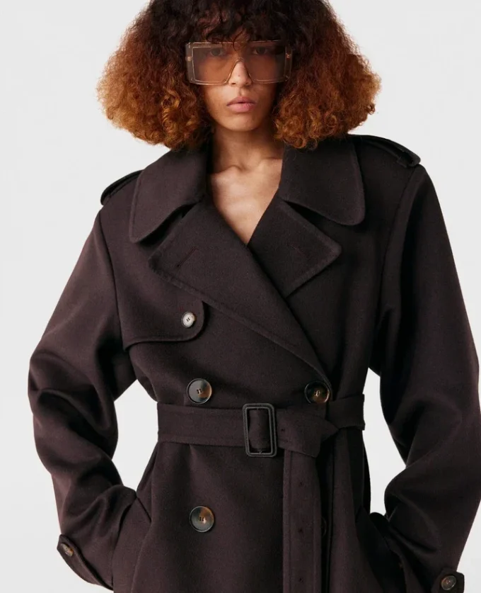Dubbelvävd trenchcoat med bälte Dubbelvävd trenchcoat med bälte