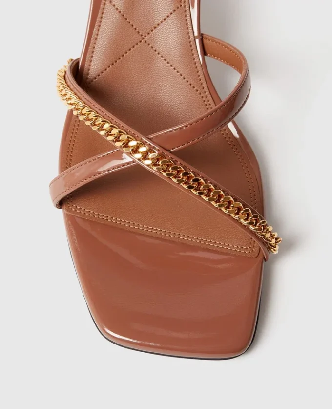 Elsa lackerade kitten heels