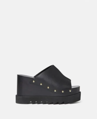 Elyse sandaler med kilklack och nitar
