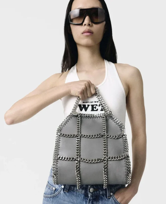 Falabella Chain Cage Mini Tote Bag i begränsad upplaga Falabella Chain Cage Mini Tote Bag i begränsad upplaga