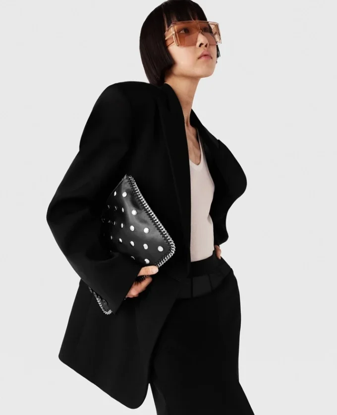 Falabella-fodral med dragkedja och nitar Falabella-fodral med dragkedja och nitar