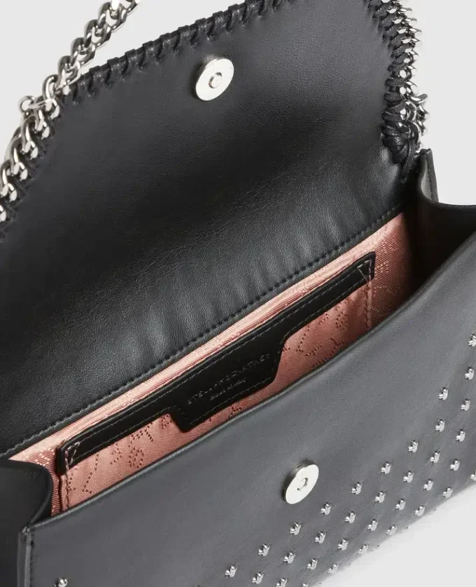 Falabella Star Studs Wallet Crossbody Bag i begränsad upplaga Falabella Star Studs Wallet Crossbody Bag i begränsad upplaga