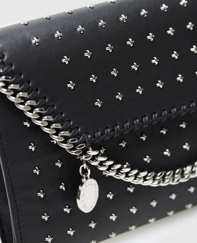 Falabella Star Studs Wallet Crossbody Bag i begränsad upplaga Falabella Star Studs Wallet Crossbody Bag i begränsad upplaga