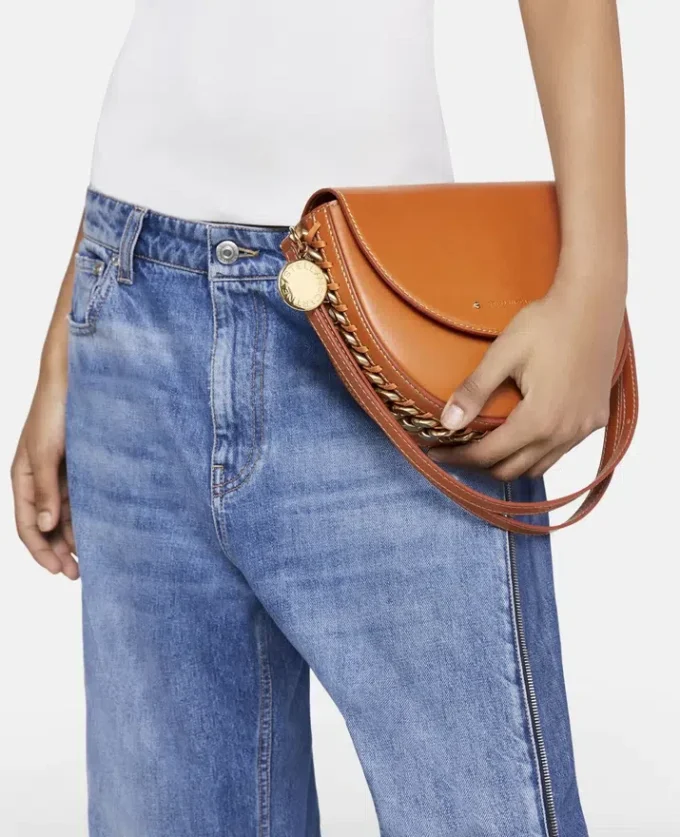 Frayme Medium Flap Shoulder Bag Frayme Medium Flap Shoulder Bag