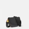 Frayme MIRUM® Medium axelväska med lock Frayme MIRUM® Medium axelväska med lock