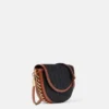Frayme vävd raffia medium axelväska med lock Frayme vävd raffia medium axelväska med lock
