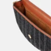 Frayme vävd raffia medium axelväska med lock Frayme vävd raffia medium axelväska med lock